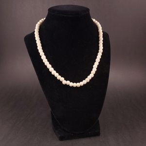 TRUE VINTAGE Natural Bone Beaded Necklace